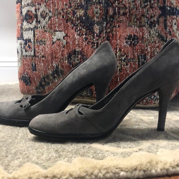 Stuart Weitzman Gray Leather Heels 7.5 - GUC/Used - Picture 8 of 12